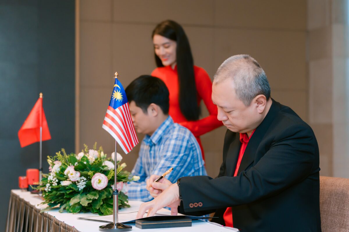 đọc hợp đồng